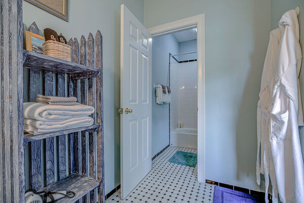 Periwinkle Room Photo 4