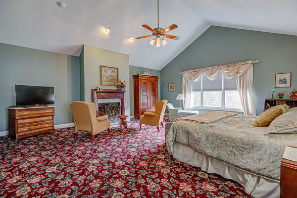 Queen Anne Suite Photo 4