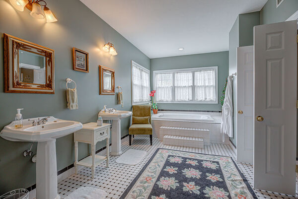 Queen Anne Suite Photo 5