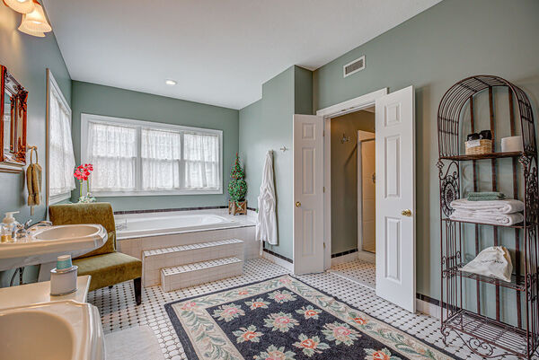 Queen Anne Suite Photo 6