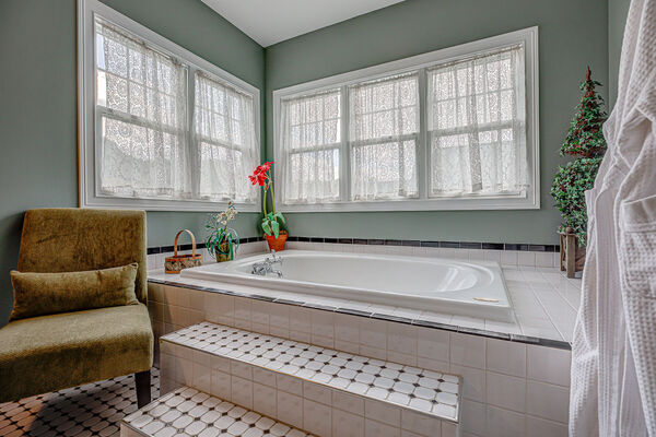 Queen Anne Suite Photo 7